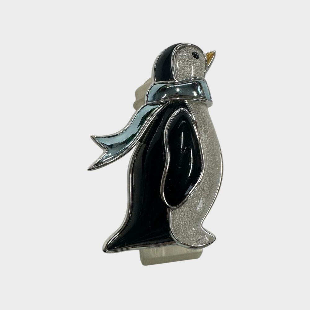 Bath and Body Works Christmas Penguin Wallflower Plug In - Picture 2 of 7